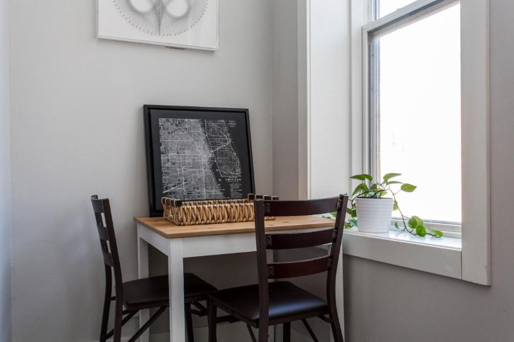 שיקגו The Double Play - 1 Min Walk To Wrigley! Spacious 2Br - Perfect For Cubs Fans! מראה חיצוני תמונה