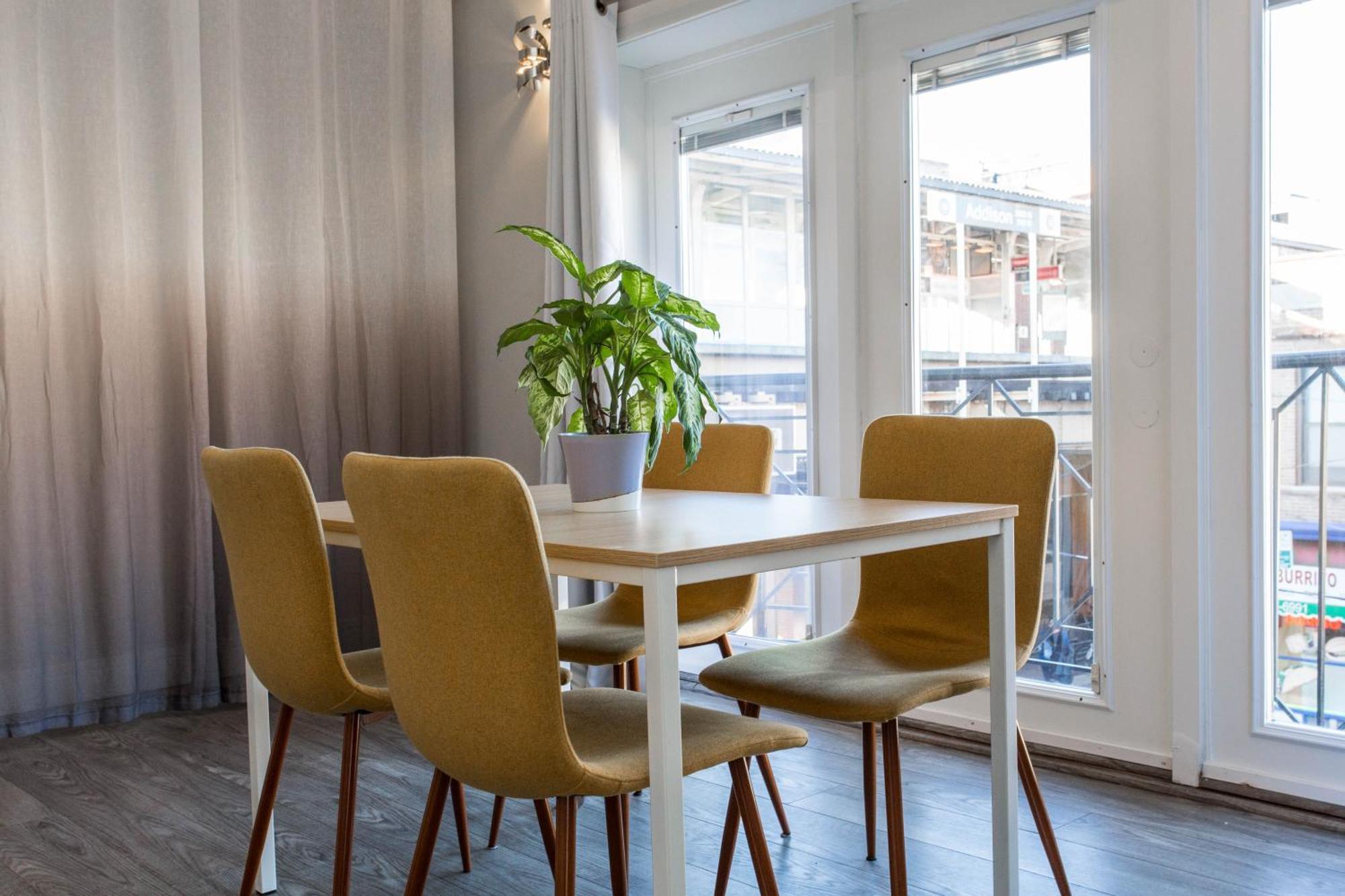 שיקגו The Double Play - 1 Min Walk To Wrigley! Spacious 2Br - Perfect For Cubs Fans! מראה חיצוני תמונה